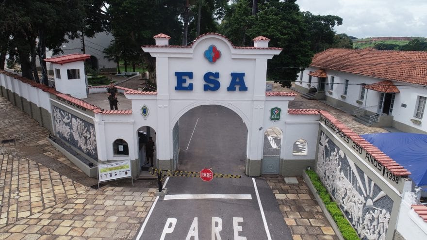 A imagem demonstra a sede da, ESA Escola de Sargento Das Armas