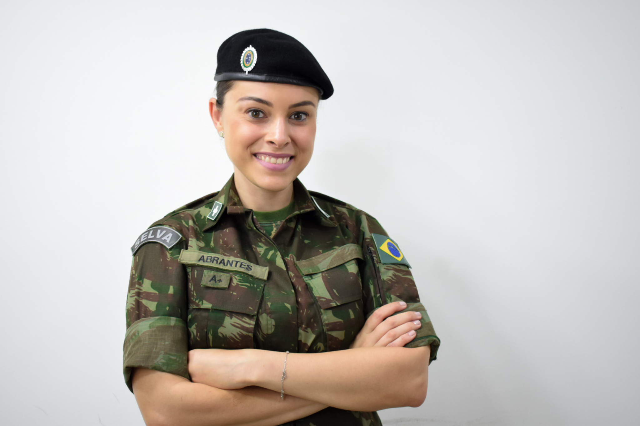 mulheres no exército: sargento Abrantes fardada